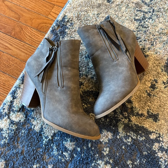 Journey Collection Gray Booties - Picture 2 of 5